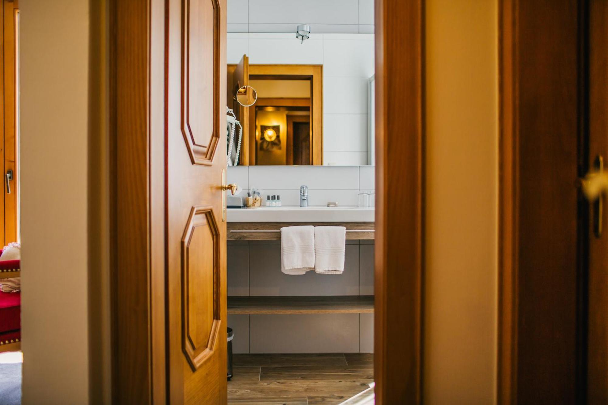 Hotel Dr Otto Murr B&B サンクト・アントン・アム・アールベルク エクステリア 写真