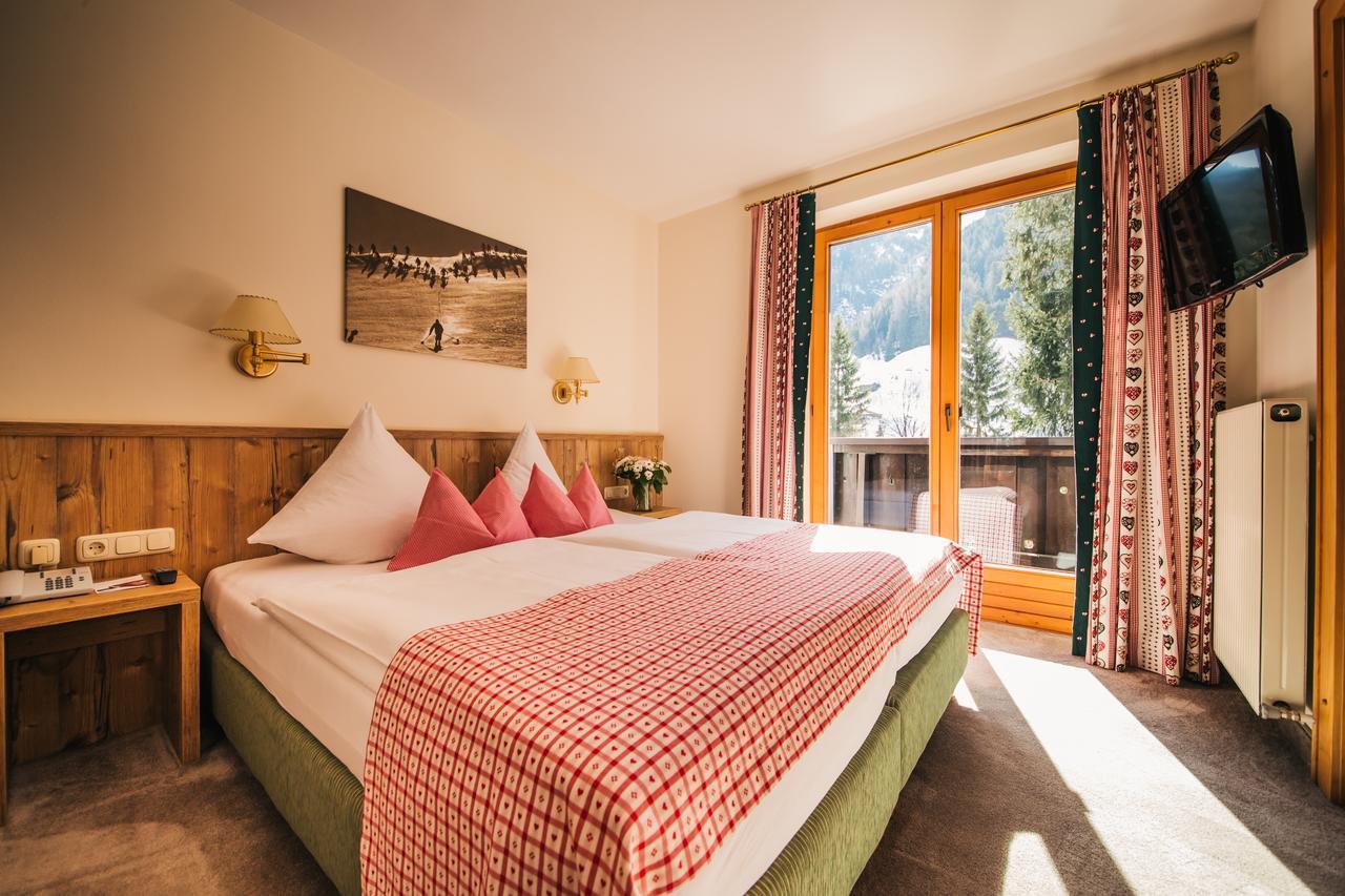Hotel Dr Otto Murr B&B サンクト・アントン・アム・アールベルク エクステリア 写真