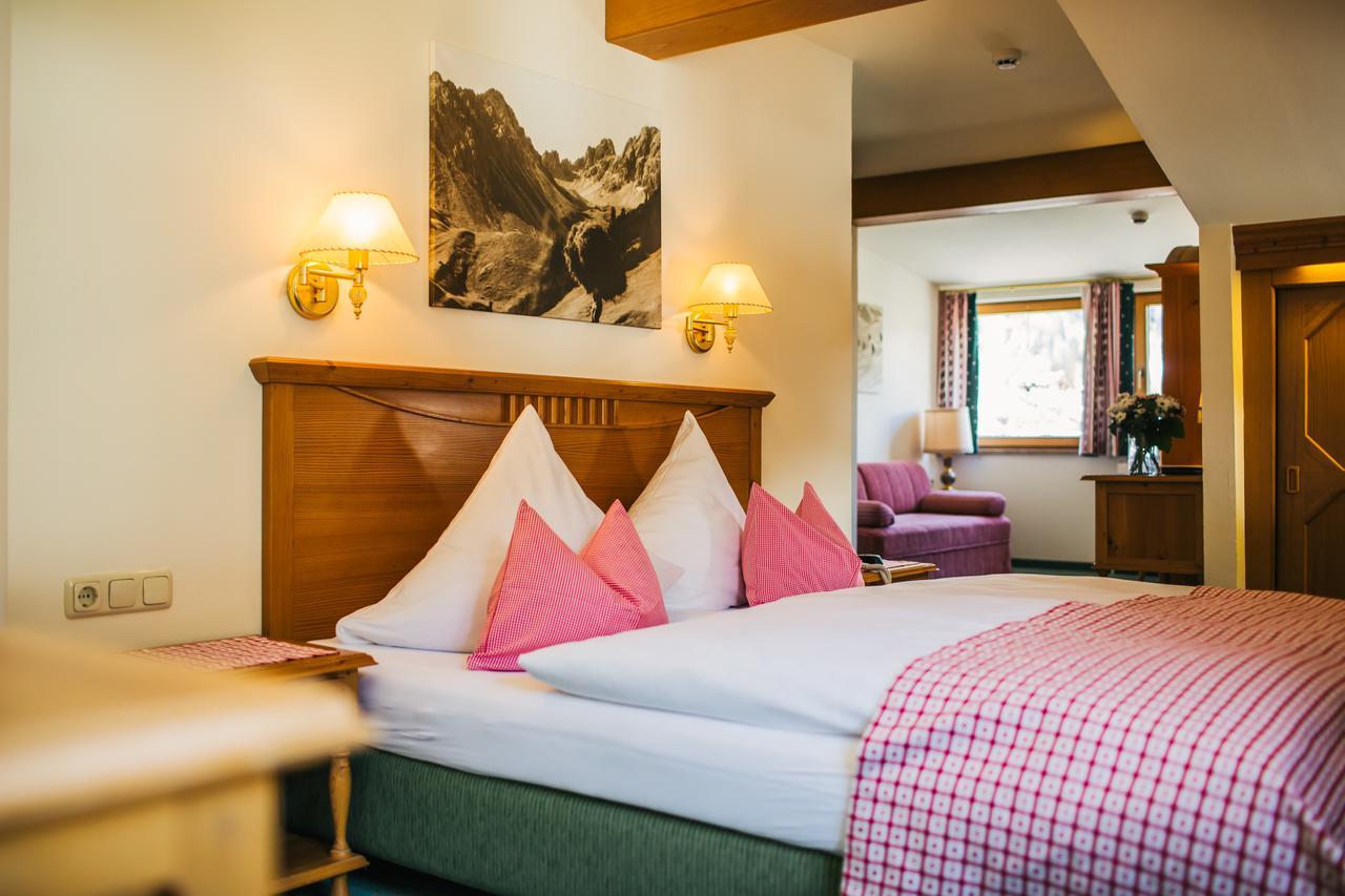 Hotel Dr Otto Murr B&B サンクト・アントン・アム・アールベルク エクステリア 写真